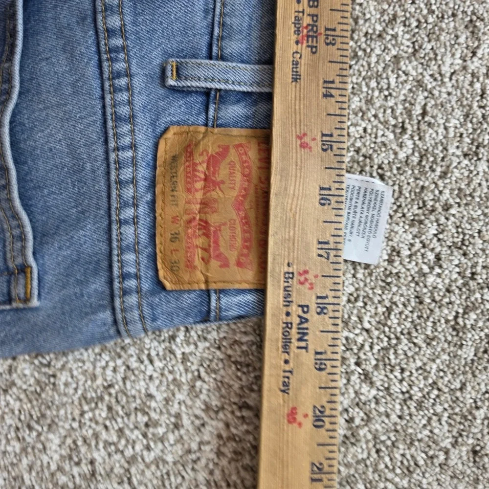 Levis Western Fit Jeans Mens 36x30 Light Wash Blue Denim A0052-0005 Outdoor